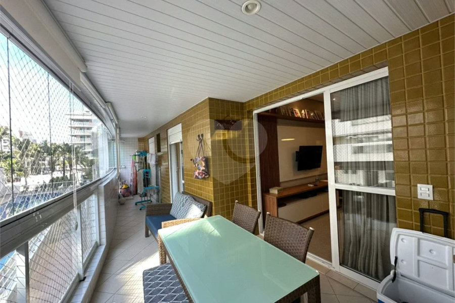 Apartamento à venda com 3 quartos, sendo 1 suíte,  em Riviera de São Lourenço, Bertioga, SP