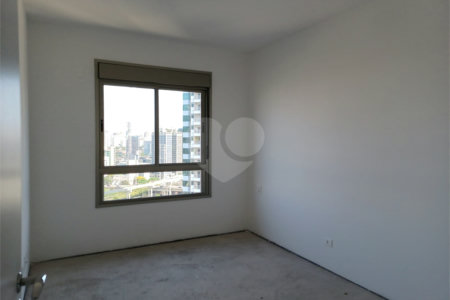 Apartamento à venda com 4 suítes em Real Parque, São Paulo, SP