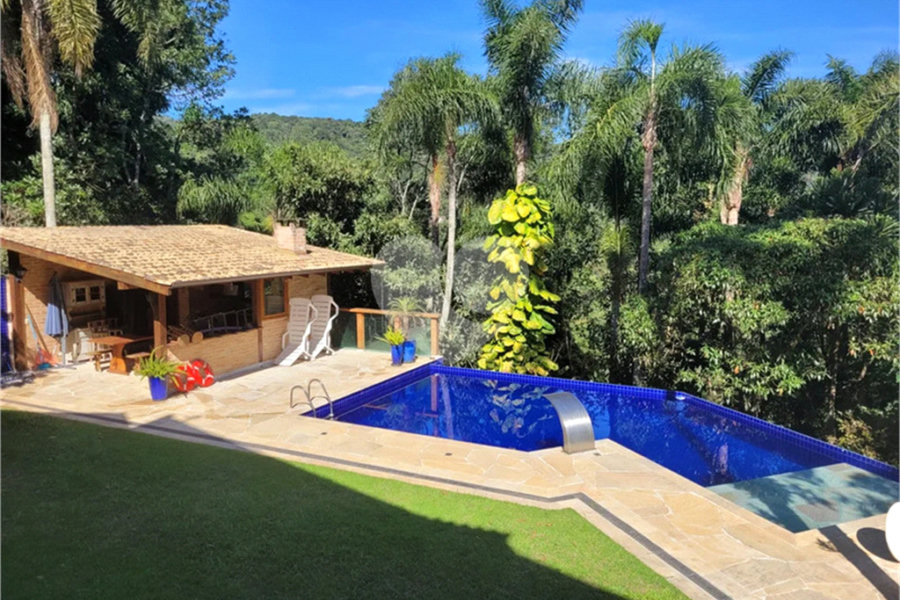 Casa à venda com 3 quartos, sendo 1 suíte,  no condomínio Residencial Bosque da Serra, Mairiporã - SP