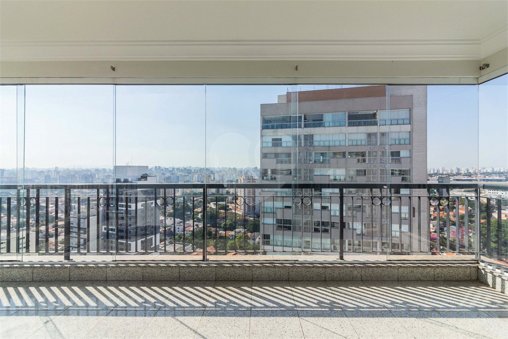 Apartamento à venda com 3 suítes em Campo Belo, São Paulo, SP