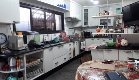 Sobrado à venda com 4 quartos, sendo 1 suíte,  em Vila Constança, São Paulo, SP