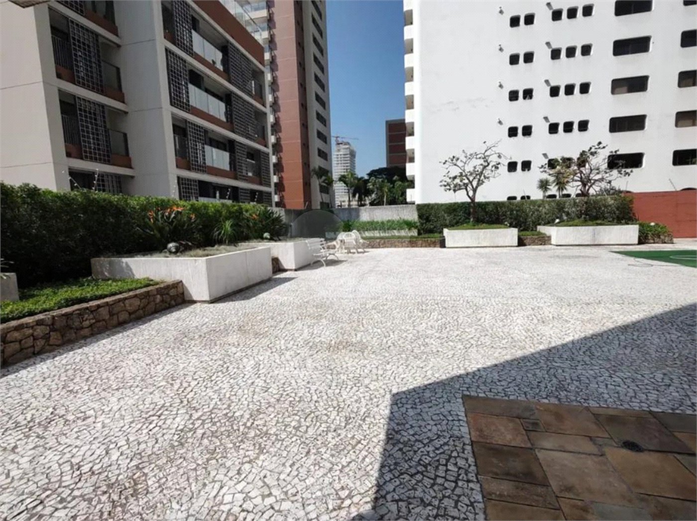 Apartamento à venda com 4 quartos, sendo 1 suíte, em Brooklin Paulista, São Paulo, SP