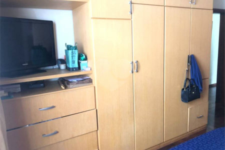 Casa à venda com 4 quartos, sendo 2 suítes,  no condomínio Altos da Serra 1, São José dos Campos - SP