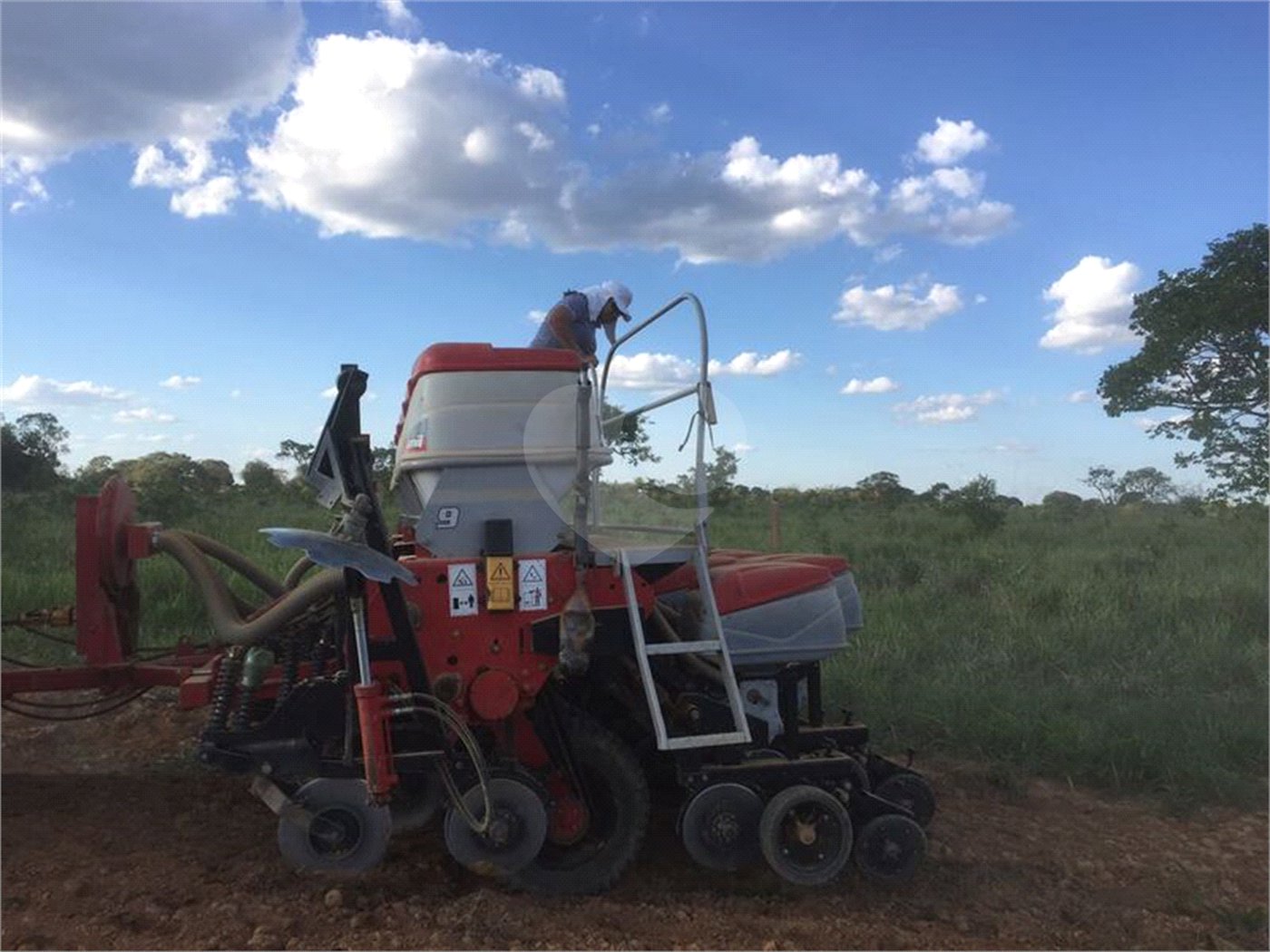 Fazenda à venda com 2 quartos em Canabrava, João Pinheiro, MG
