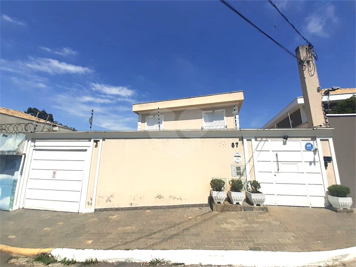 Casa à venda com 3 quartos, sendo 1 suíte, no condomínio Apeu, São Paulo - SP