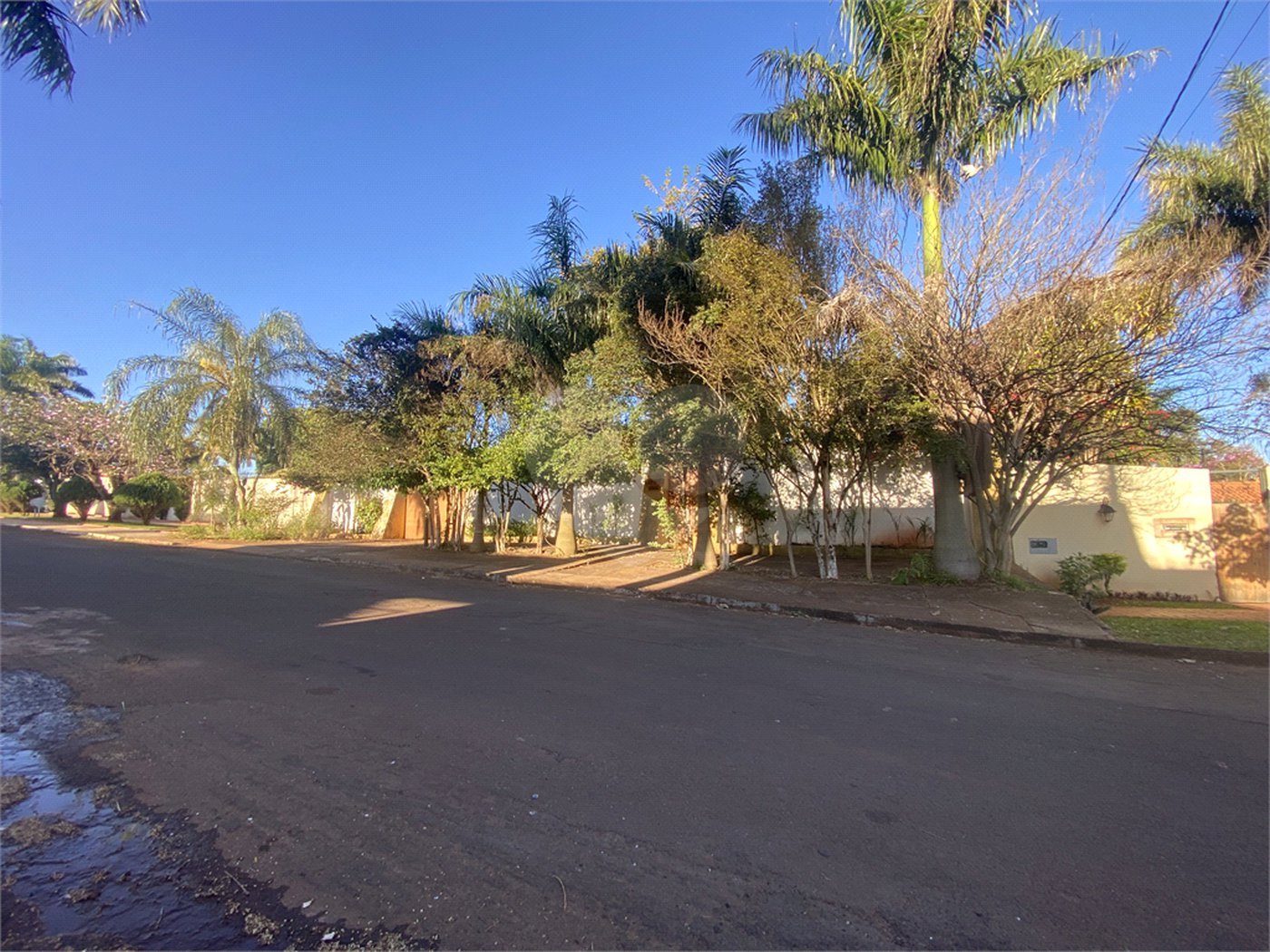 Casa à venda com 3 quartos, sendo 1 suíte, em Parque Residencial Monte Carlo, Ponta Porã, MS