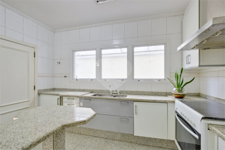 Casa à venda com 4 suítes no condomínio Solar Andaluz, São Paulo - SP