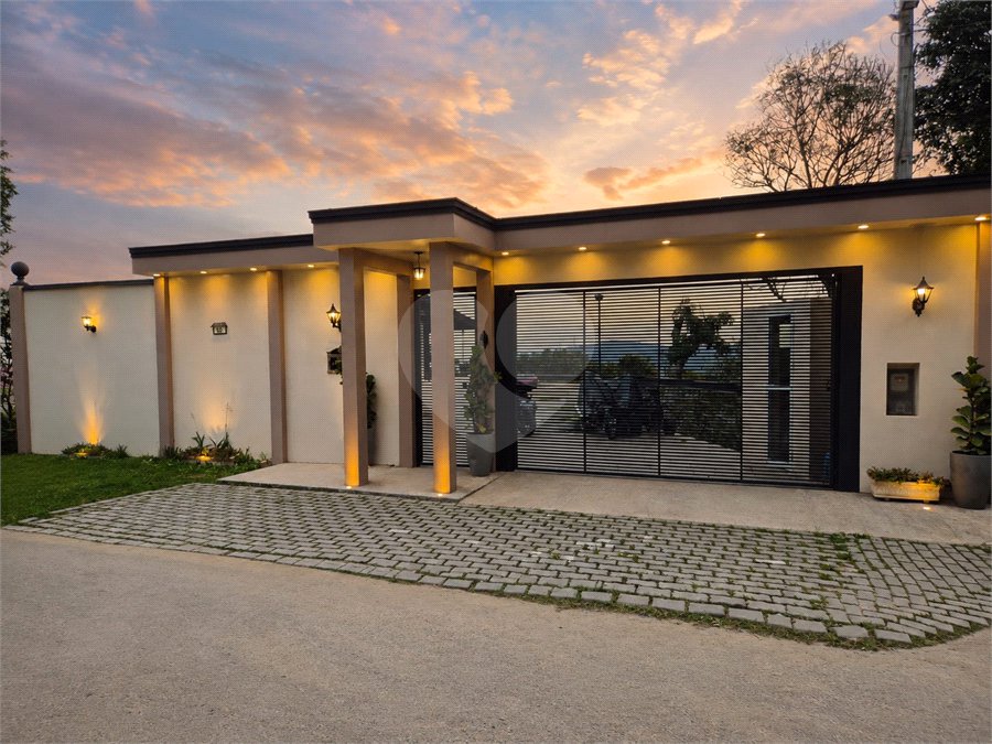 Casa à venda com 4 quartos, sendo 1 suíte,  no condomínio Alpes da Cantareira, Mairiporã - SP