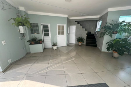 Sobrado à venda com 5 quartos, sendo 3 suítes, em Vila Nivi, São Paulo, SP