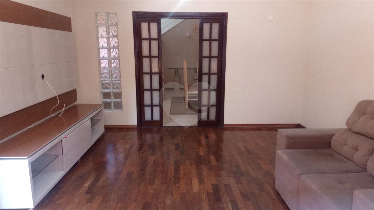 Sobrado à venda com 4 quartos, sendo 1 suíte, em Interlagos, São Paulo, SP