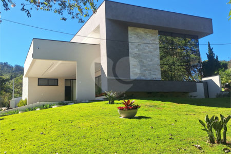 Casa a venda com 04 suítes área gourmet e 6 vagas para autos em condominio fechado Atibaia