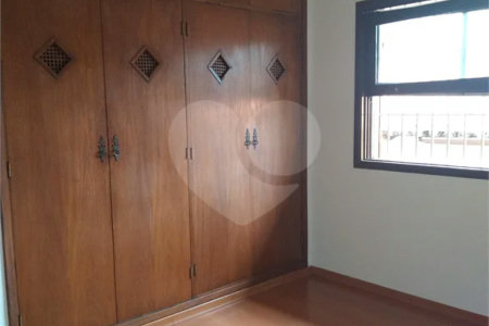 Casa à venda com 4 quartos, sendo 1 suíte,  no Centro, Vinhedo, SP