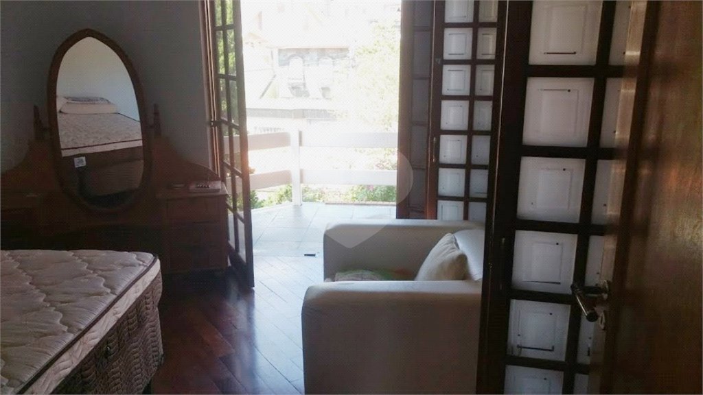 Sobrado à venda com 4 quartos, sendo 2 suítes, em Tremembé, São Paulo, SP