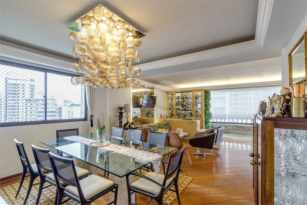 Apartamento à venda com 4 quartos, sendo 2 suítes, em Campo Belo, São Paulo, SP