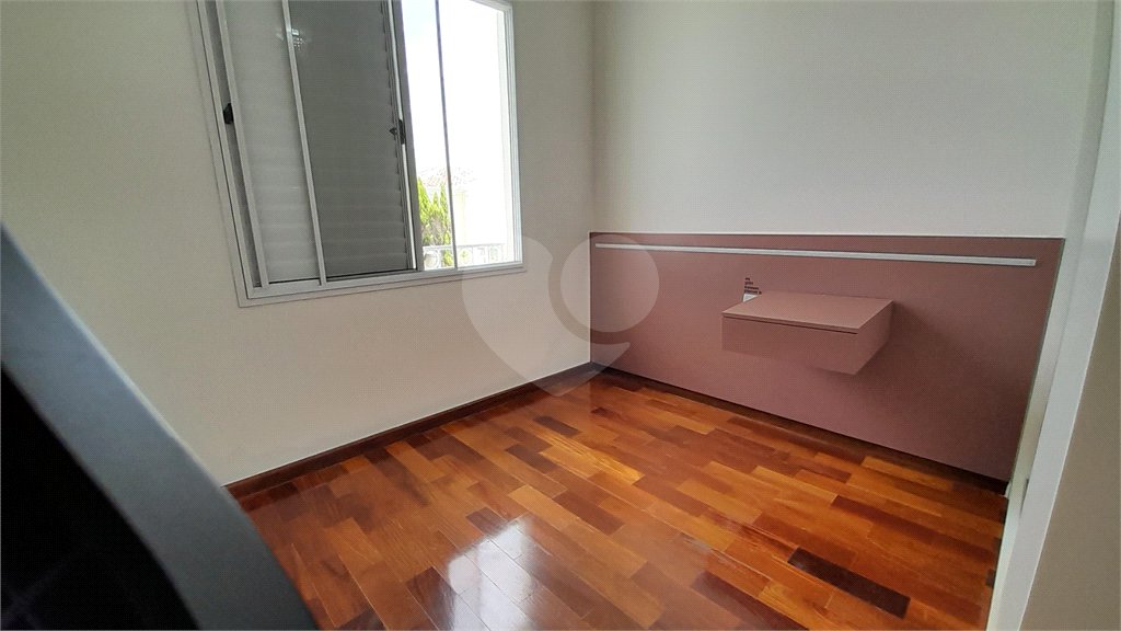 Casa à venda com 3 quartos, sendo 1 suíte, no condomínio Residencial Jardins, São Bernardo do Campo - SP