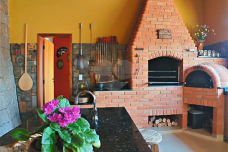 Casa à venda com 3 quartos, sendo 1 suíte, no condomínio Estância Marambaia, Vinhedo - SP
