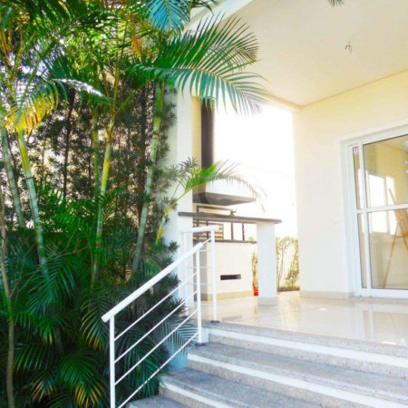 Casa à venda com 4 quartos, sendo 2 suítes, no condomínio Bristol Village, São Paulo - SP