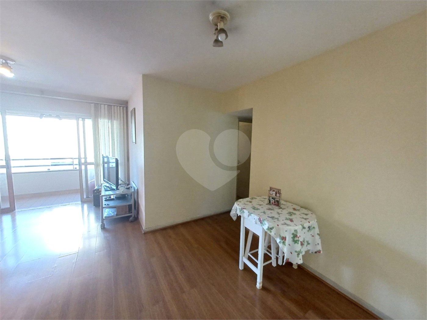 Apartamento à venda com 3 quartos, sendo 1 suíte, em Jardim das Acácias, São Paulo, SP