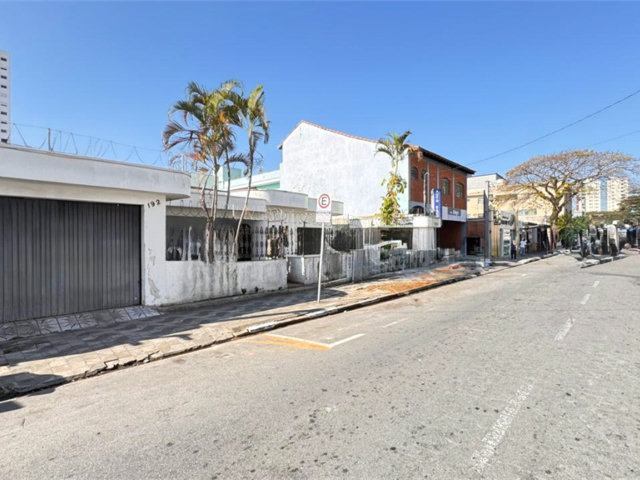 Casa para alugar com 5 quartos, sendo 2 suítes,  no Centro, Suzano, SP