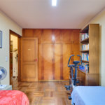 Casa à venda com 4 quartos, sendo 2 suítes, em Jardim Cordeiro, São Paulo, SP