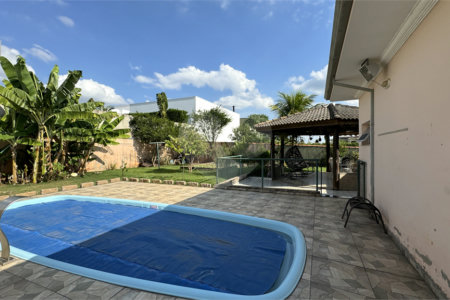 Casa à venda com 4 quartos, sendo 3 suítes, no condomínio Terras de Mont Serrat, Salto - SP