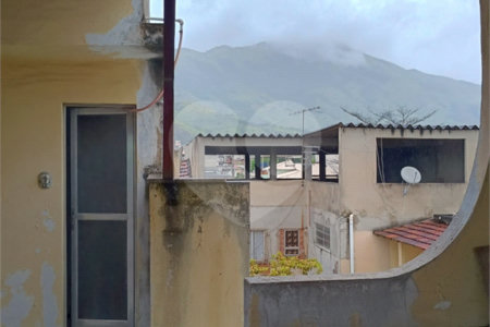 Casa à venda com 5 quartos, sendo 1 suíte, em Bangu, Rio de Janeiro, RJ