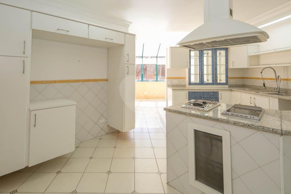 Casa à venda com 4 suítes no condomínio Jardim das Azaléias, São Paulo - SP