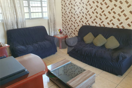 Casa Térrea à venda com 3 quartos, sendo 1 suíte, no Centro, Poá, SP