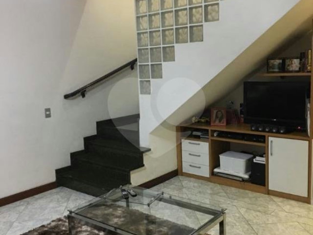 Casa à venda com 3 quartos, sendo 1 suíte,  no condomínio Sobrado, São Paulo - SP