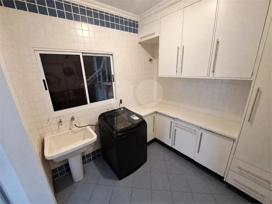 Casa à venda no Condomínio Estância Marambaia, Vinhedo | 3 suítes, piscina e terreno de 810 m²