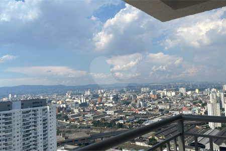 Apartamento á venda no 31o. andar com 126,53m2 COM VISTA PANORÂMICA PERMANENTE para a SERRA DA CANTAREIRA E PAULISTA, com 3 suítes e 2 vagas, Condomínio Clube,próximo do metro Brás. Estuda Proposta