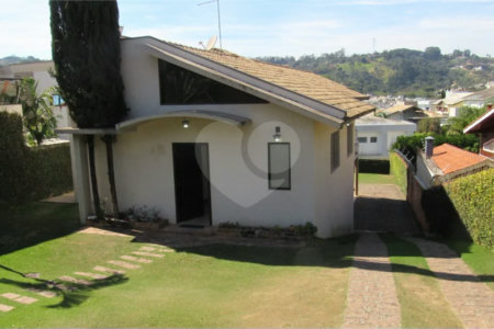 Casa assobradada à venda no Jardim Panorama – Vinhedo/SP