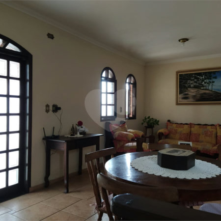 Casa Térrea à venda com 3 quartos, sendo 1 suíte,  no Centro, Salesópolis, SP