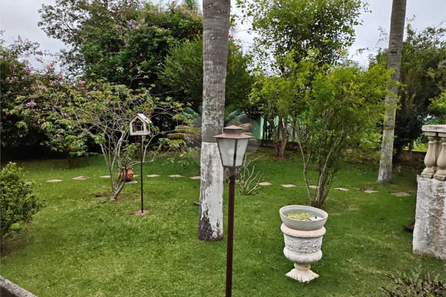 Casa à venda com 4 quartos, sendo 2 suítes,  em Country Residencial Felix, Bom Jesus dos Perdões, SP