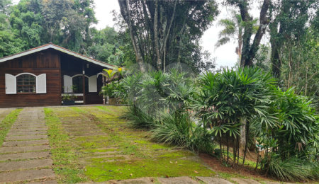 Casa à venda com 3 quartos, sendo 1 suíte,  no condomínio Alpes da Cantareira, Mairiporã - SP