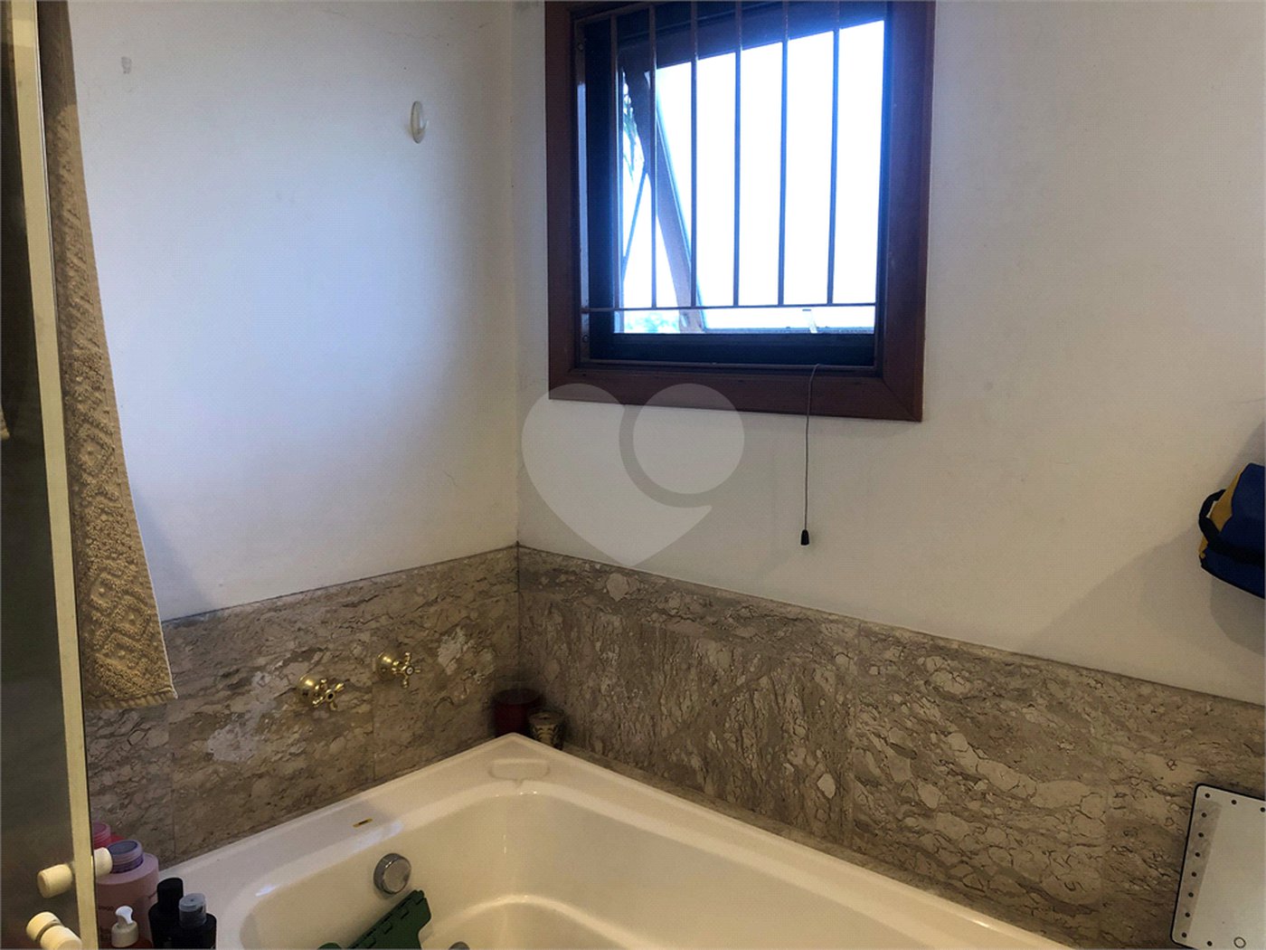 Casa à venda com 3 quartos, sendo 2 suítes,  no condomínio Aruã, Mogi das Cruzes - SP