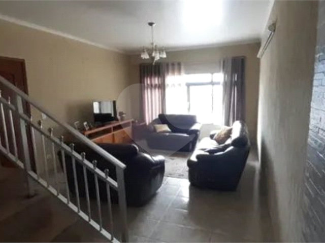 Sobrado à venda com 3 quartos, sendo 1 suíte,  em Jaraguá, São Paulo, SP