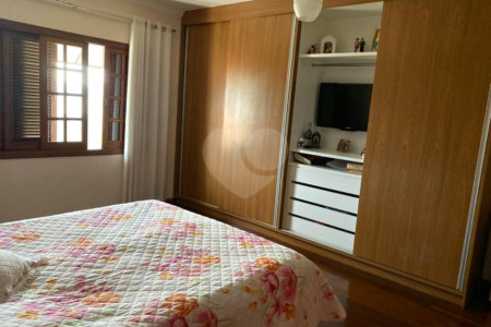 Casa à venda com 4 quartos, sendo 1 suíte, no Centro, Bom Jesus dos Perdões, SP