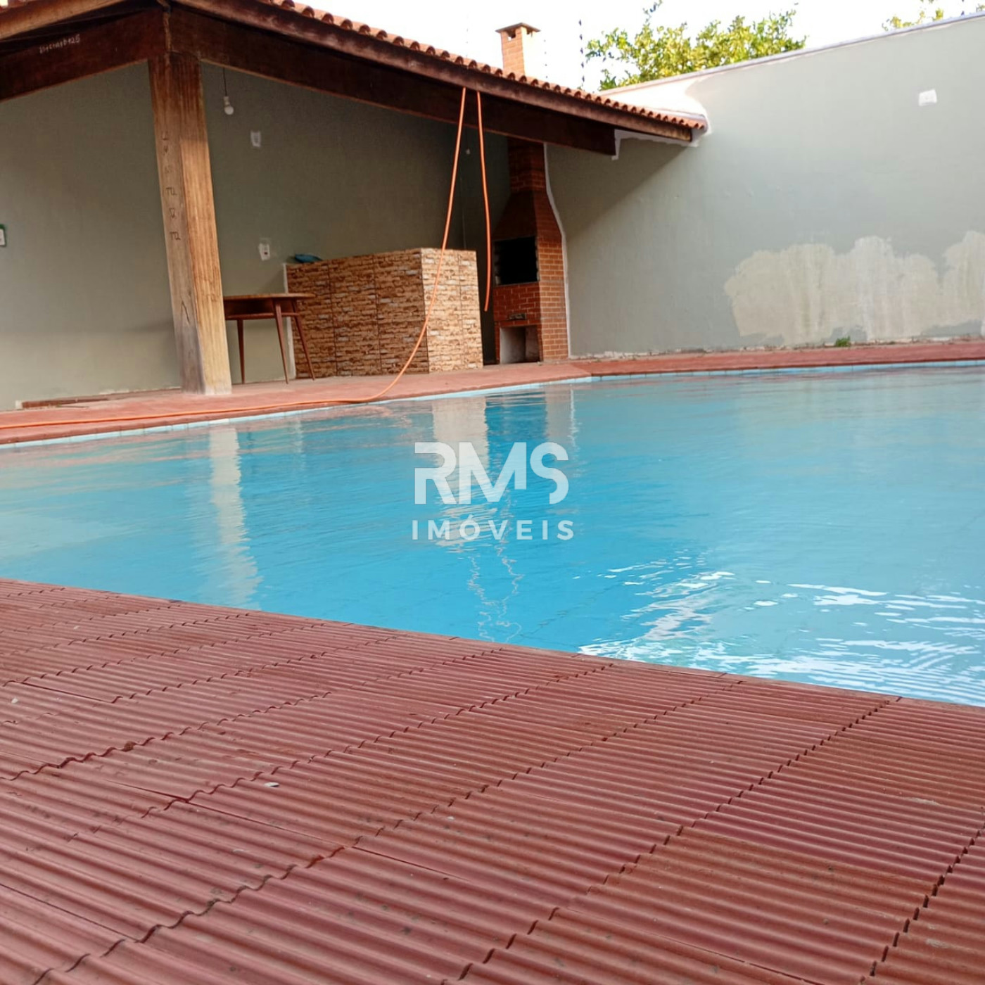 Casa à venda ou para alugar com 3 quartos, sendo 1 suíte,  no Centro, Angatuba, SP