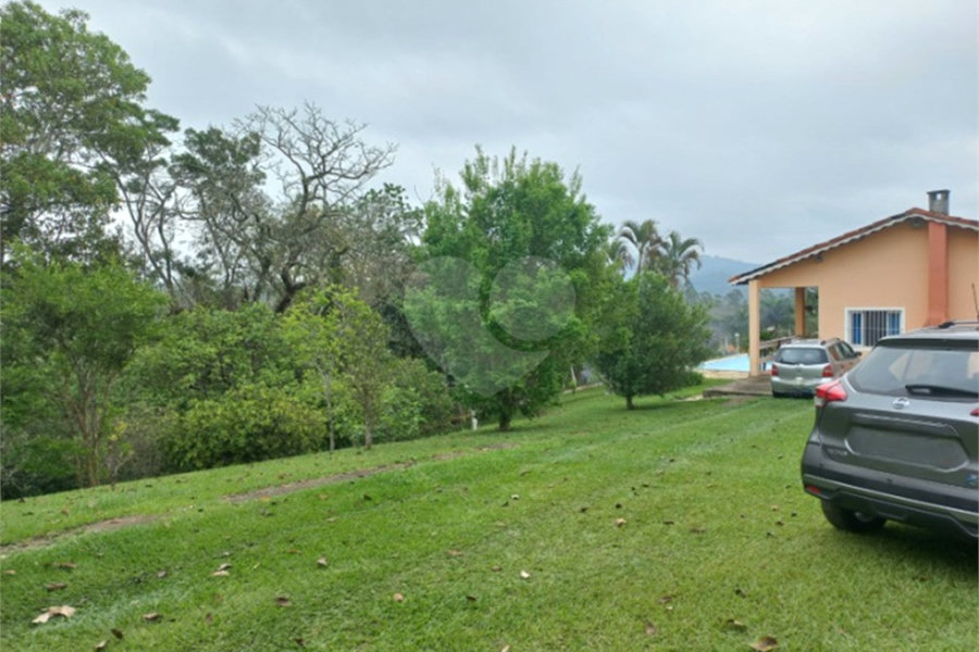 Casa à venda com 4 quartos, sendo 2 suítes, no condomínio Residencial Ypeville, Mairiporã - SP