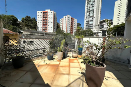 Sobrado à venda com 4 quartos, sendo 2 suítes, em Vila Ipojuca, São Paulo, SP