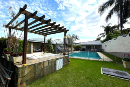 Casa à venda com 7 quartos, sendo 1 suíte, em Condomínio Flamboyant-b, Atibaia, SP