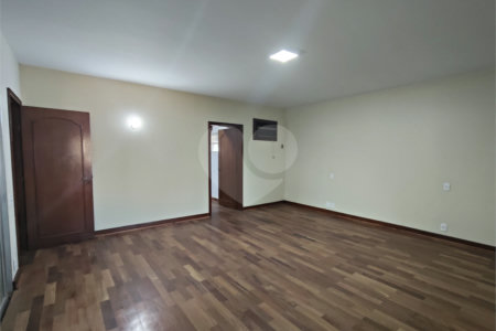 Casa à venda ou para alugar com 5 quartos, sendo 3 suítes, em Vila Maria, Itapetininga, SP