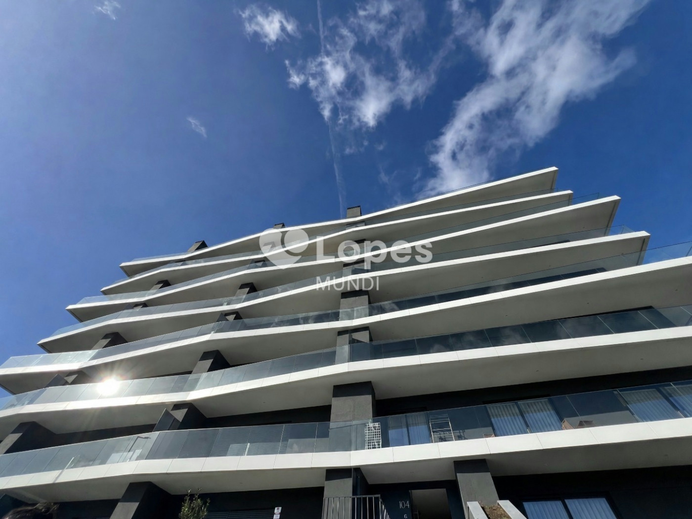 Apartamento T3 à venda em Águas Santas, Maia, Portugal – Varanda e garagem