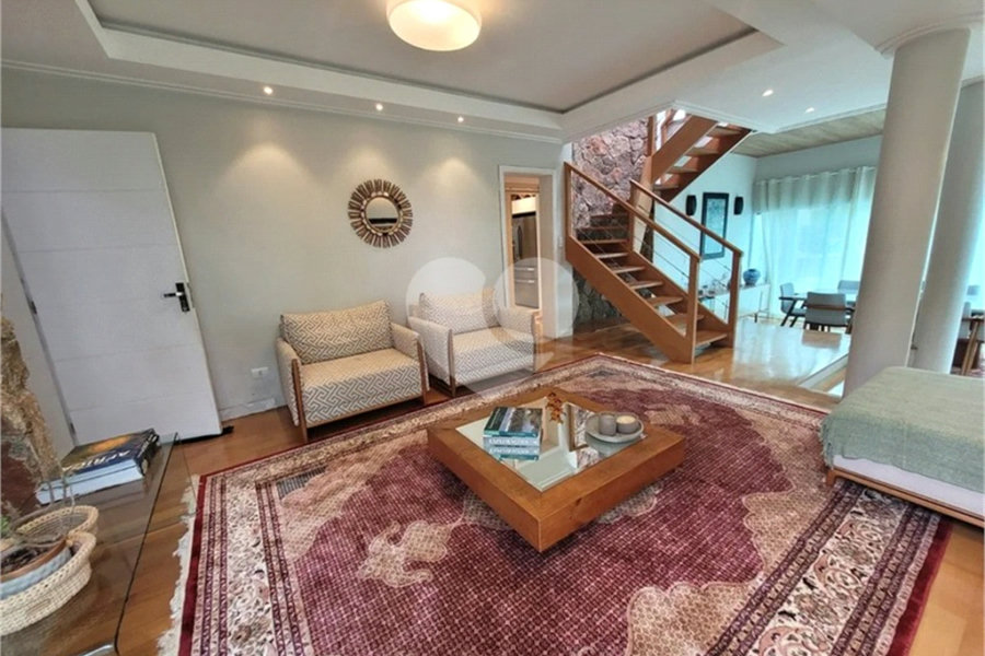 Casa à venda com 3 suítes no condomínio Parque Petrópolis 4 Secção, Mairiporã - SP