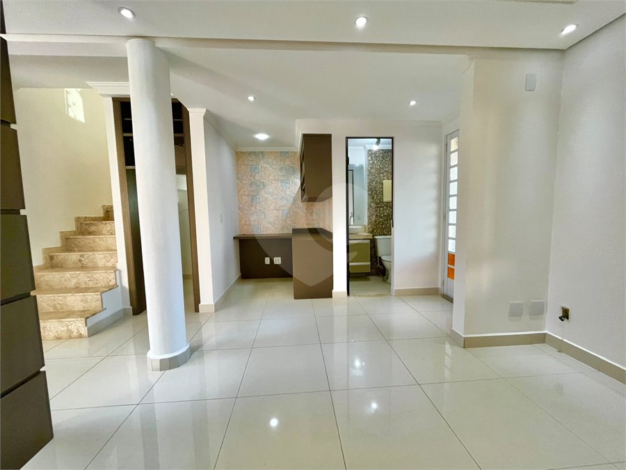 Casa à venda com 3 quartos, sendo 1 suíte, no condomínio Residencial Villa Flora, Votorantim - SP
