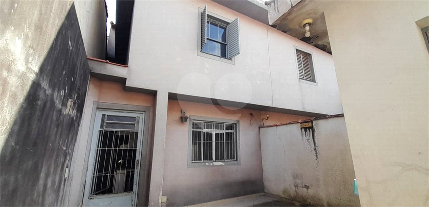 Sobrado à venda com 3 quartos, sendo 2 suítes,  em Vila Pires, Santo André, SP