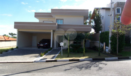 Casa à venda com 3 suítes no condomínio Residencial Recanto dos Paturis, Vinhedo - SP
