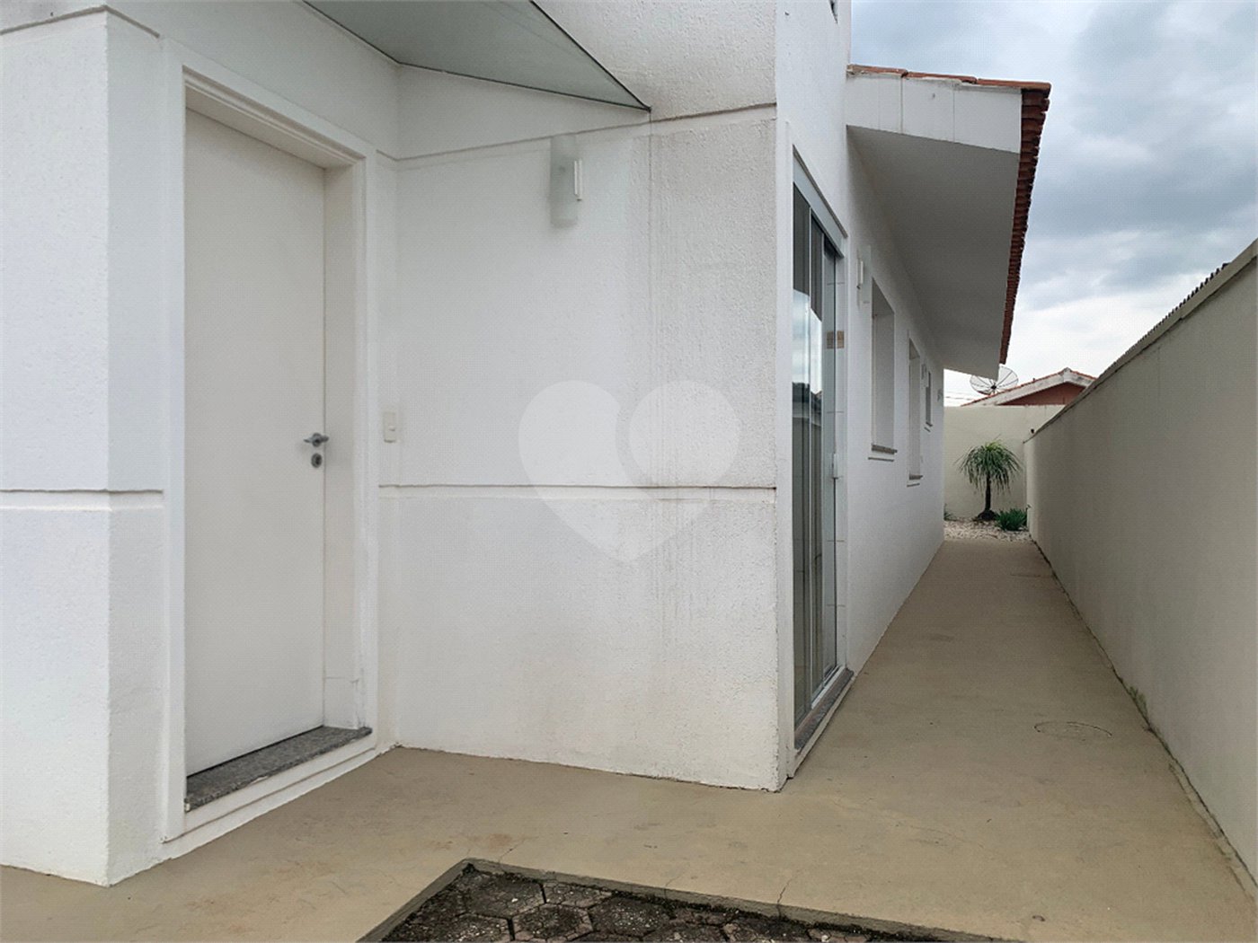 Casa à venda com 3 quartos, sendo 1 suíte, no condomínio Marf Iii- Fase III, Bom Jesus dos Perdões - SP