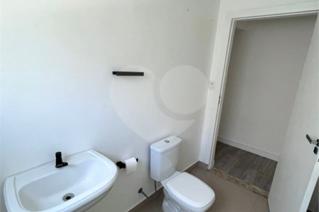Sobrado à venda com 3 quartos em Parada Inglesa, São Paulo, SP